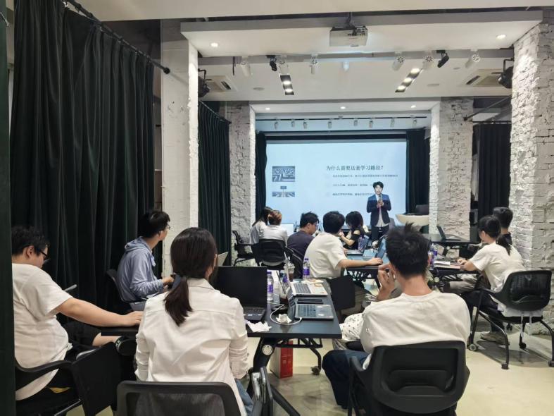 上海《AIGC驱动老字号品牌换新：实战工坊》